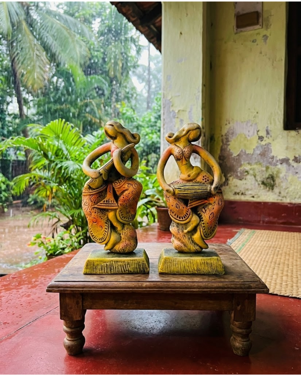 Saukin Twin Grace – Abstract Ajanta Musician Figurine
Handcrafted Terracotta Folk Art Décor | Set of 2